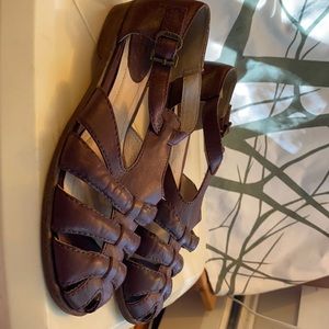 Frye  Fisherman’s Sandals leather size 9.5 medium